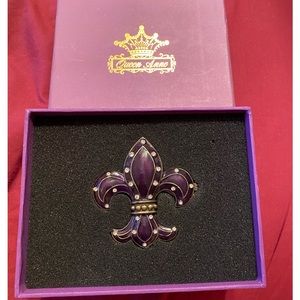 Queen Anne Fleur De Lis trinket